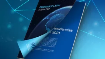 Libro abierto mostrando tendencias laborales de 2021 de PageGroup LATAM.