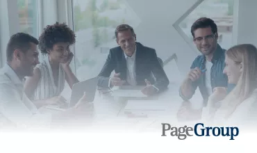 Personas en una reunión de negocios en la oficina de PageGroup.